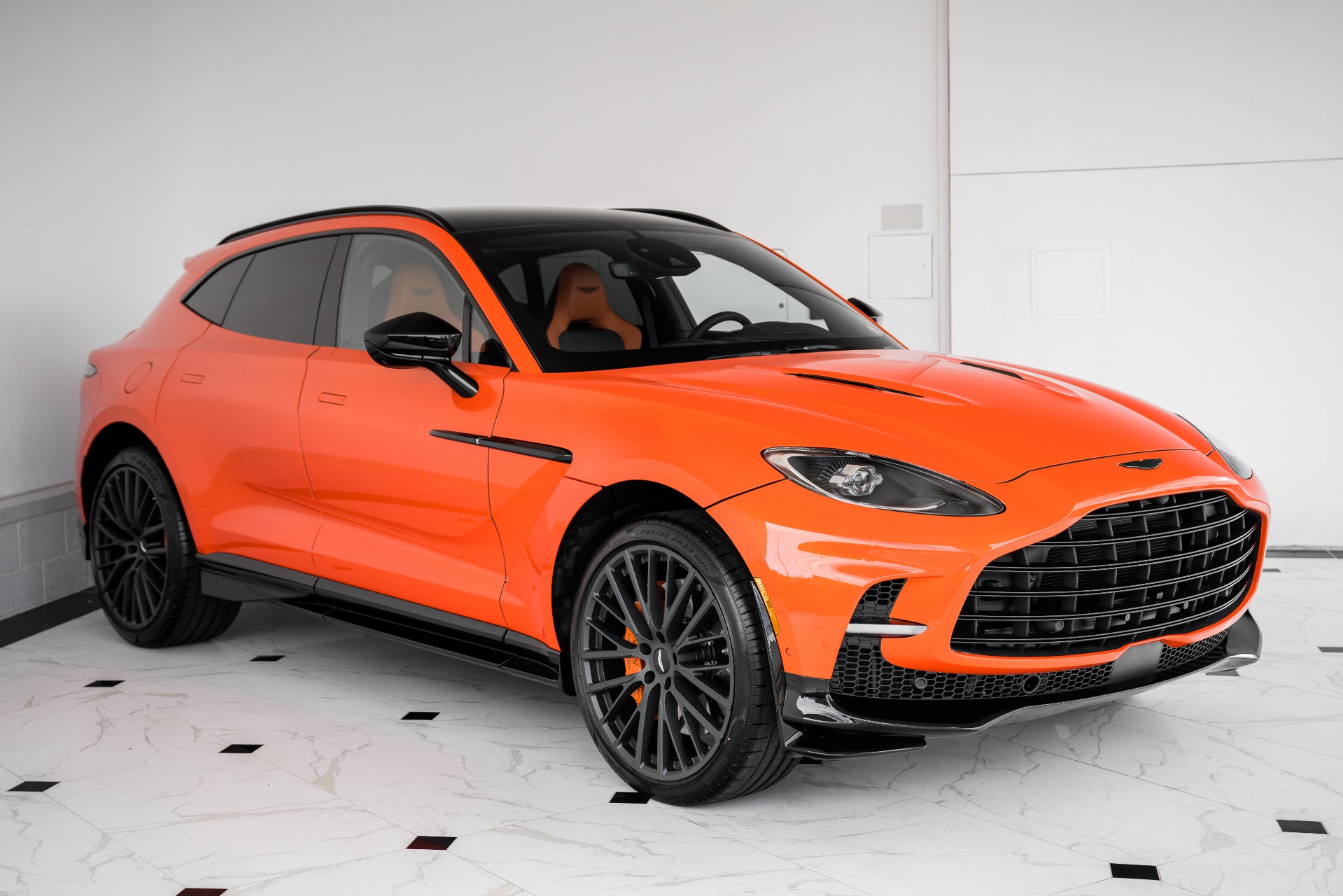 Aston Martin DBX 707